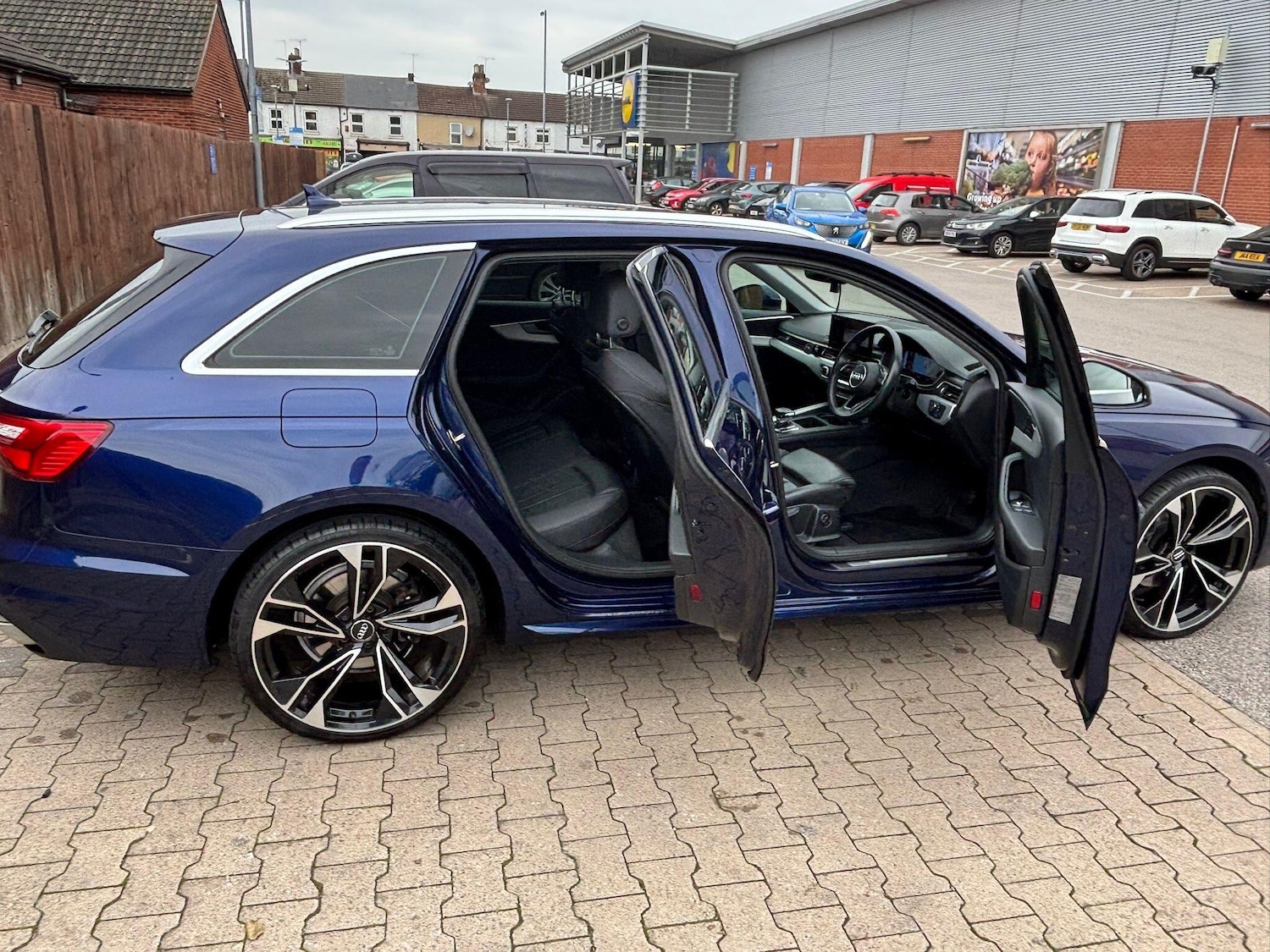 Used Audi A4 2020 for sale - 76377358: Photo 13