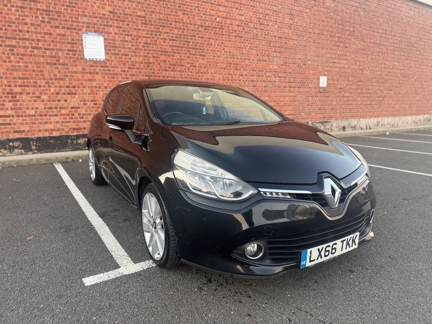 Used Renault Clio 2016 for sale - 76850229: Photo 1
