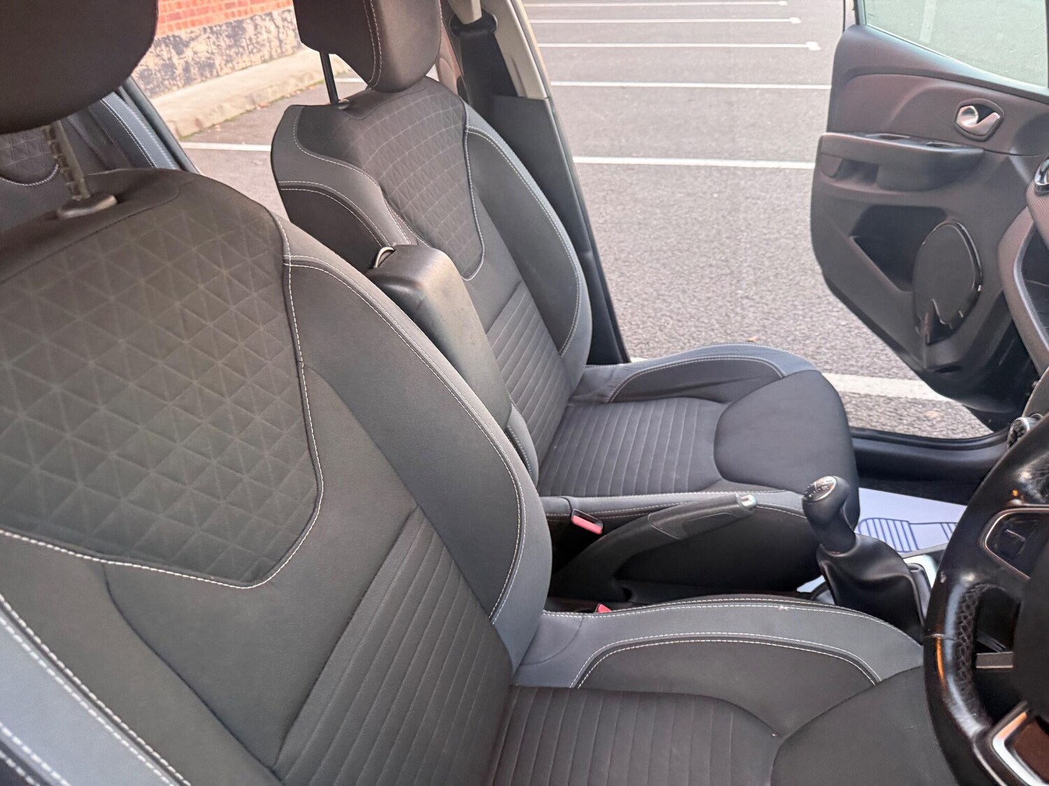 Used Renault Clio 2016 for sale - 76850229: Photo 21