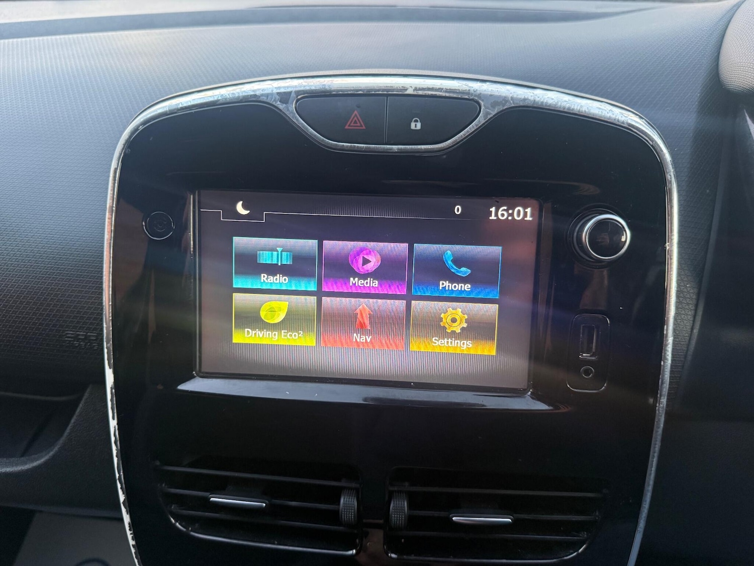 Used Renault Clio 2016 for sale - 76850229: Photo 29