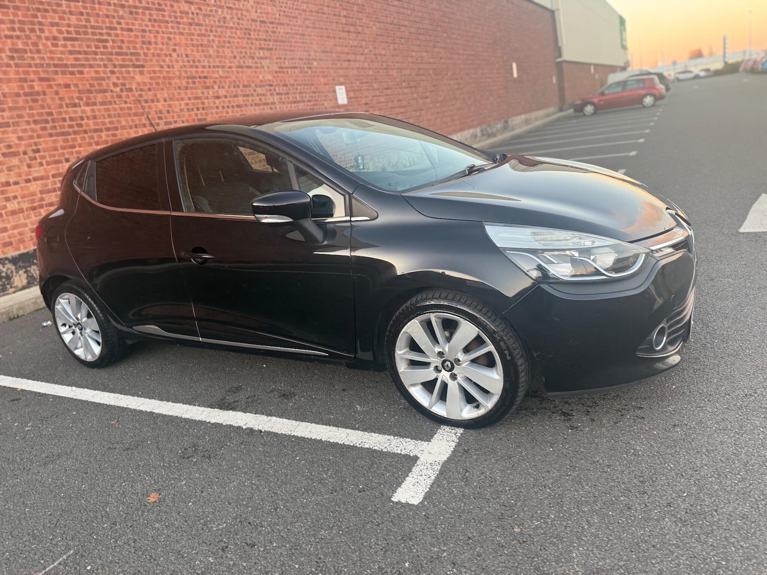 Used Renault Clio 2016 for sale - 76850229: Photo 4