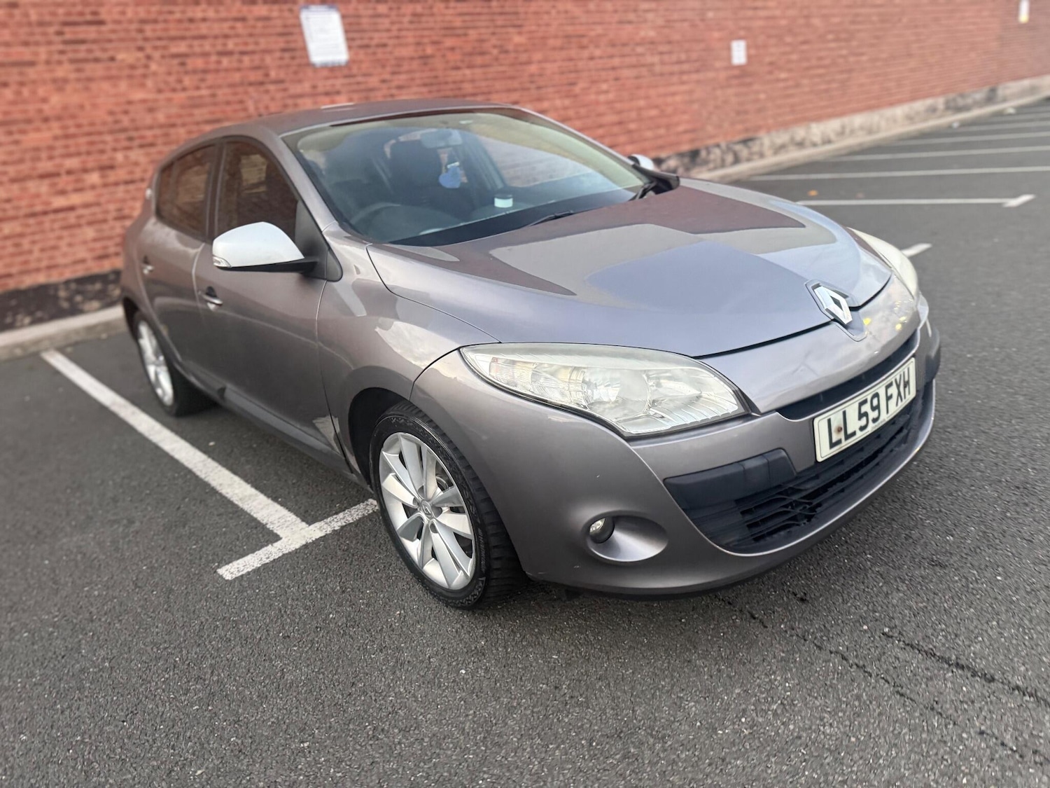 Used Renault Megane 2010 for sale - 77198318: Photo 2