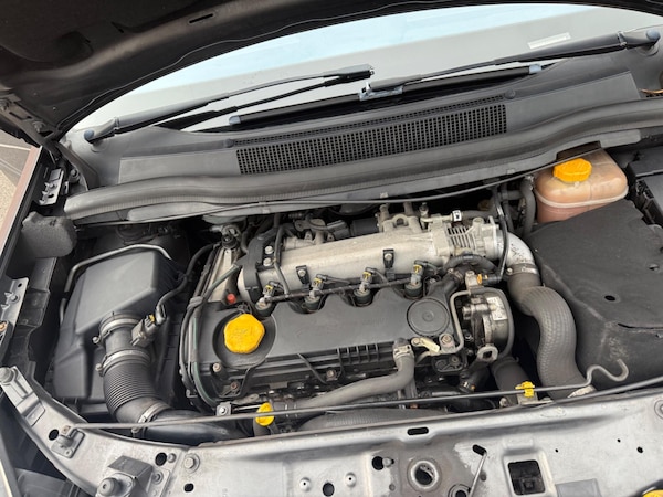 Used Vauxhall Zafira 2010 for sale - 76151271: Photo 28