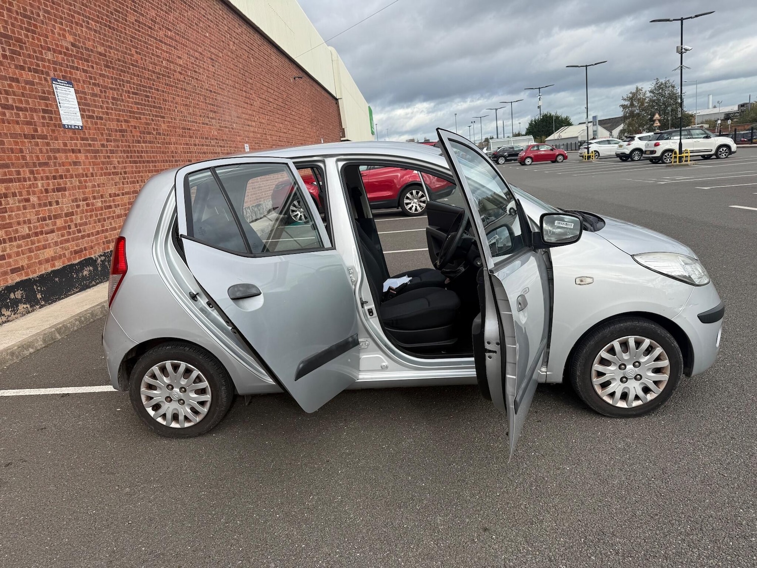 Used Hyundai i10 2010 for sale - 76371638: Photo 29