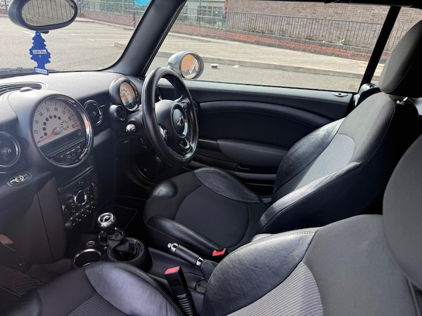 Used MINI Convertible 2011 for sale - 76179373: Photo 15