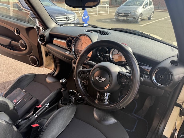 Used MINI Convertible 2011 for sale - 76179373: Photo 18