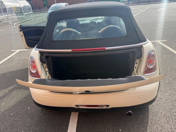 Used MINI Convertible 2011 for sale - 76179373: Photo 19