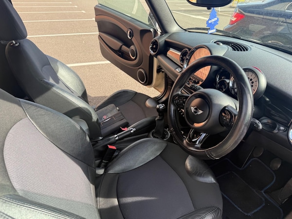 Used MINI Convertible 2011 for sale - 76179373: Photo 23