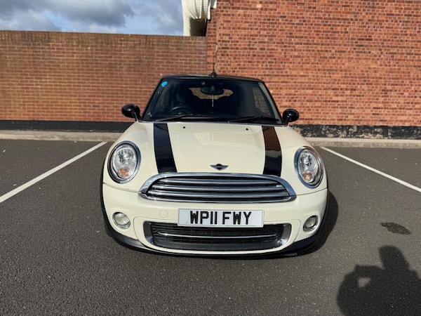 Used MINI Convertible 2011 for sale - 76179373: Photo 2