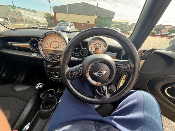 Used MINI Convertible 2011 for sale - 76179373: Photo 34