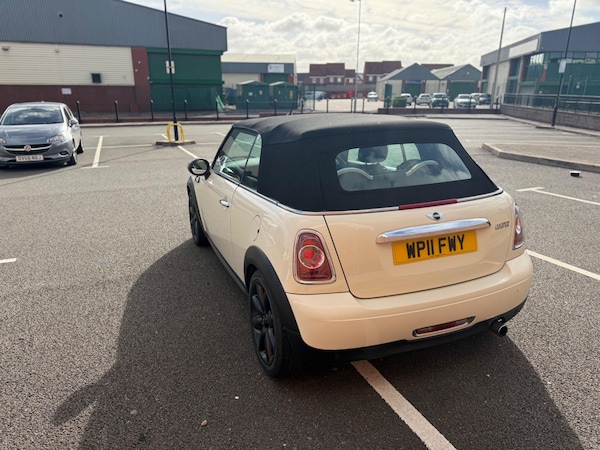 Used MINI Convertible 2011 for sale - 76179373: Photo 6