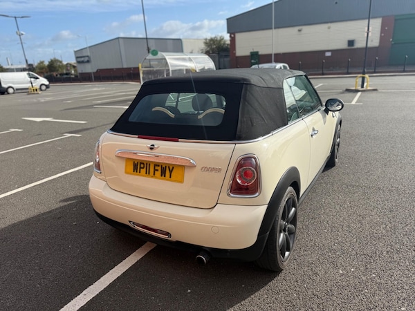 Used MINI Convertible 2011 for sale - 76179373: Photo 7