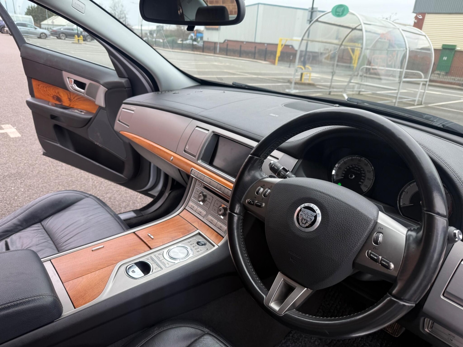 Used Jaguar XF 2011 for sale - 78047859: Photo 28