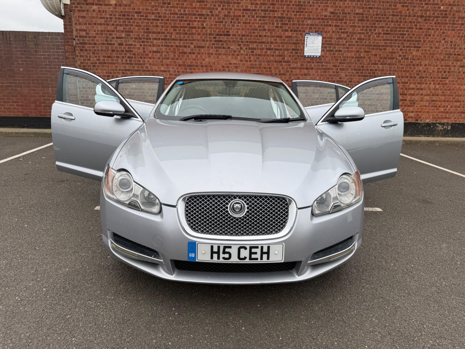 Used Jaguar XF 2011 for sale - 78047859: Photo 8