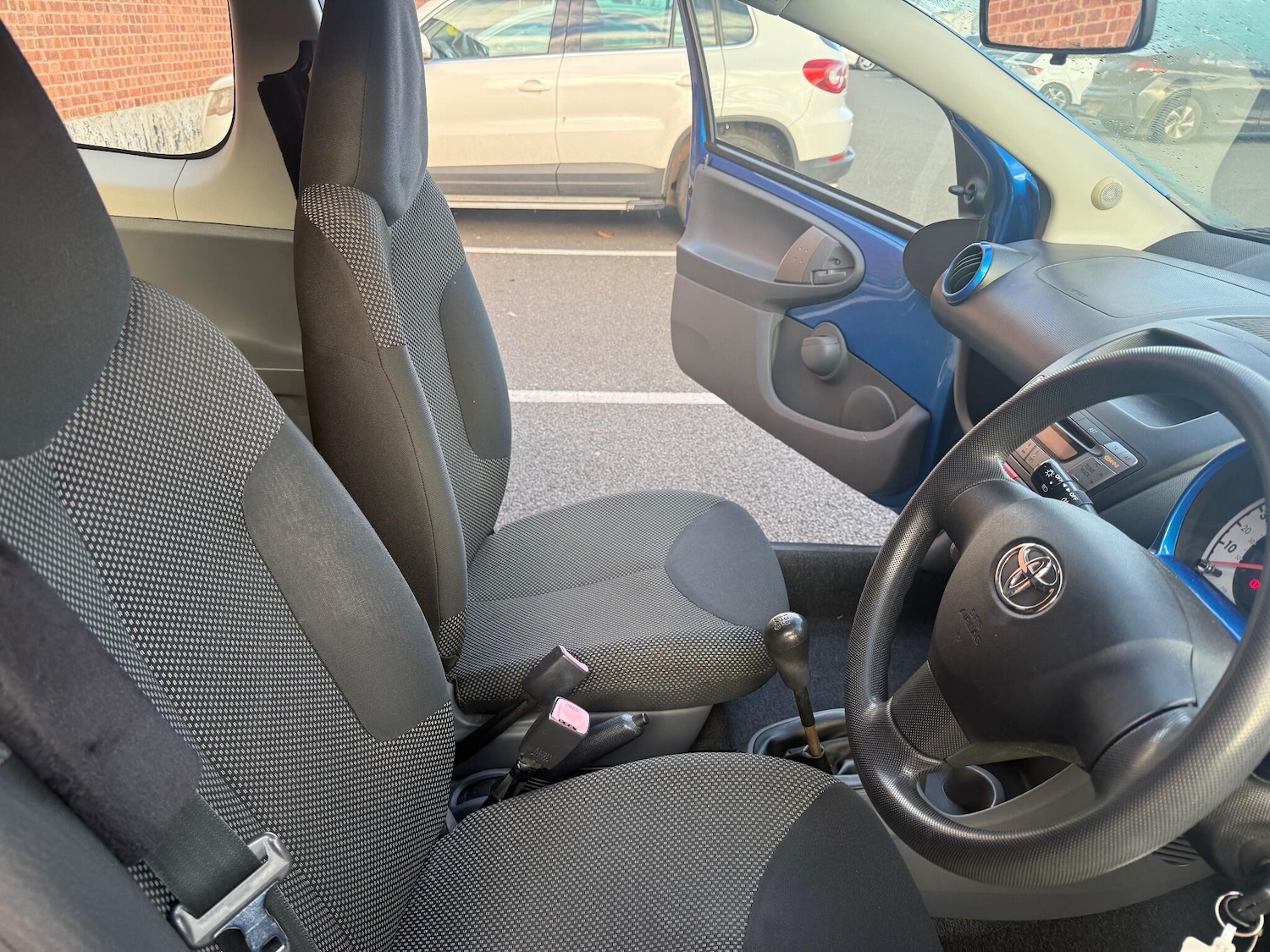 Used Toyota AYGO 2010 for sale - 76645952: Photo 19