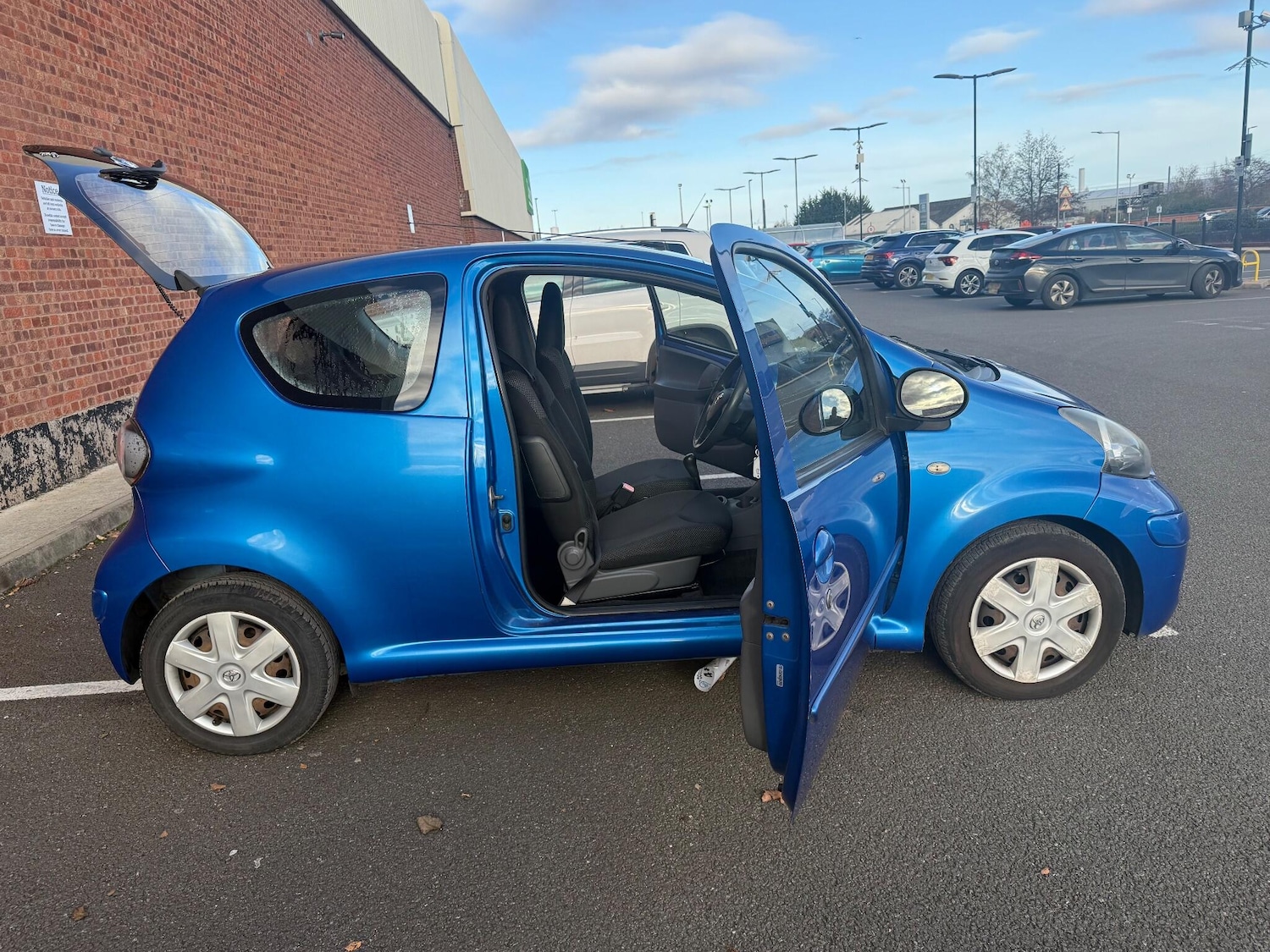 Used Toyota AYGO 2010 for sale - 76645952: Photo 30