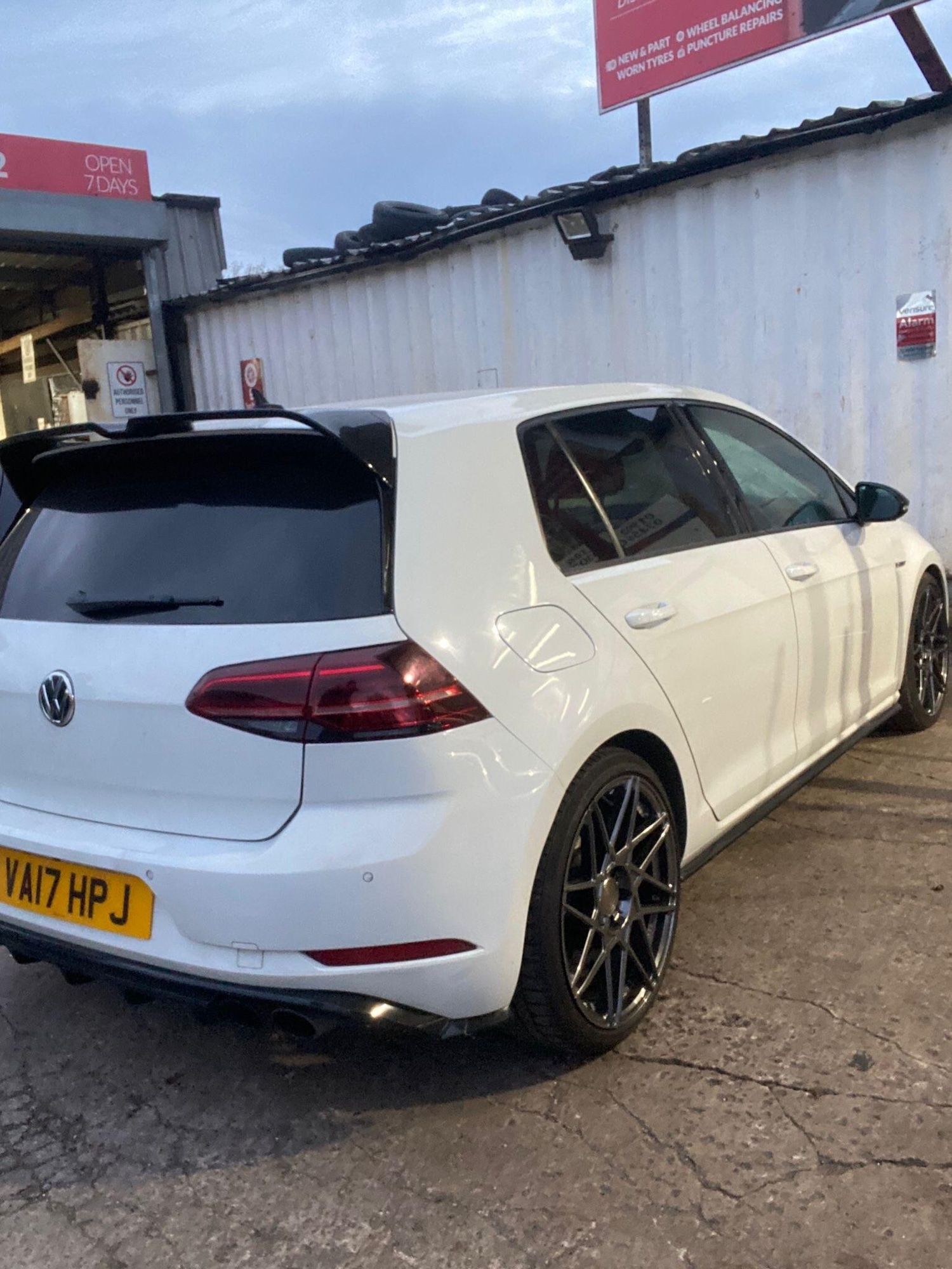 Used Volkswagen Golf 2017 for sale - 76512016: Photo 4