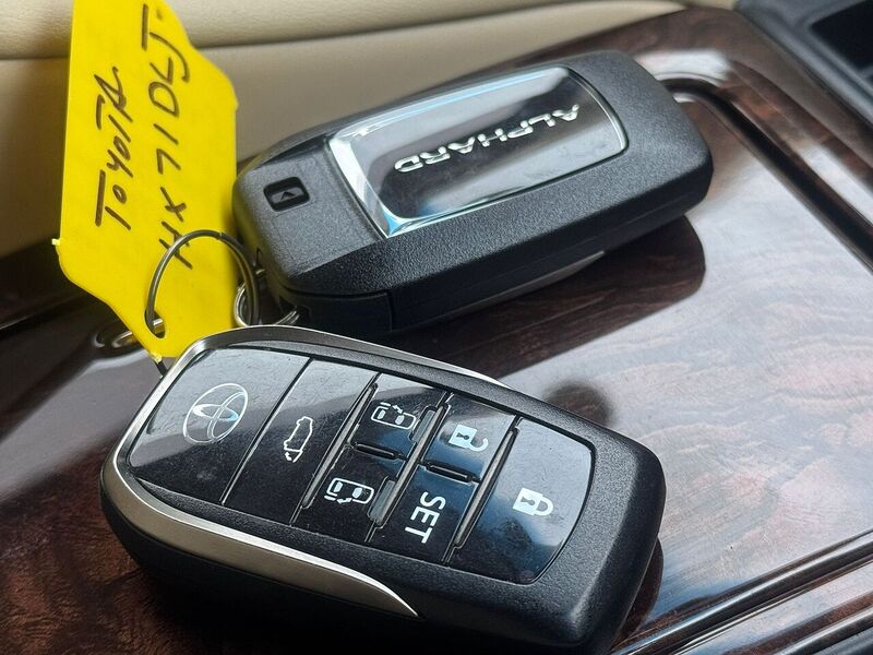 Used Toyota Alphard 2025 for sale - 76502850: Photo 14