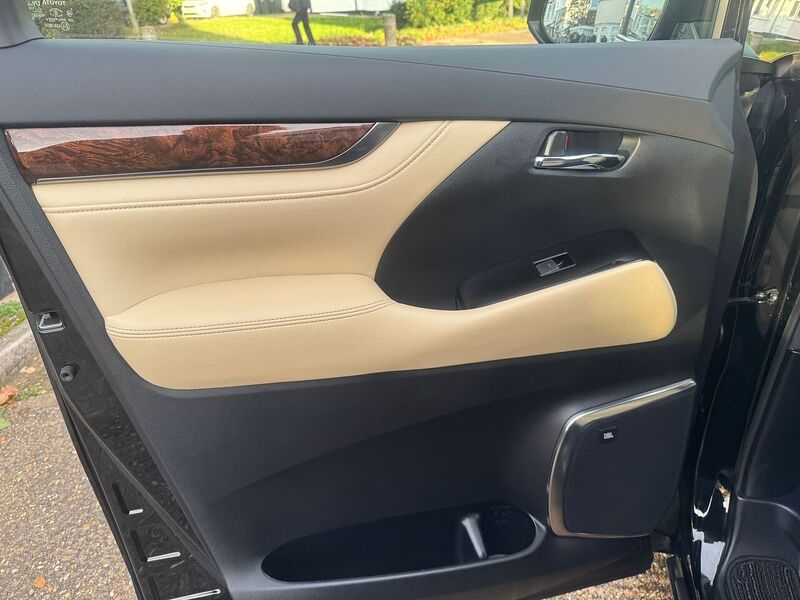 Used Toyota Alphard 2025 for sale - 76502850: Photo 51