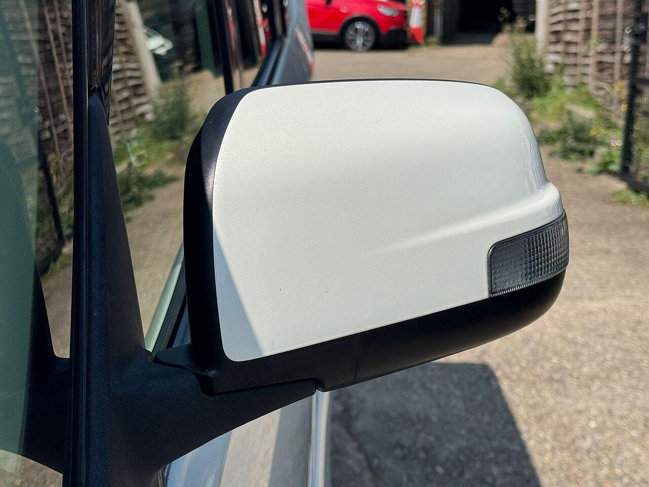 Used Nissan Serena 2023 for sale - 78091037: Photo 33