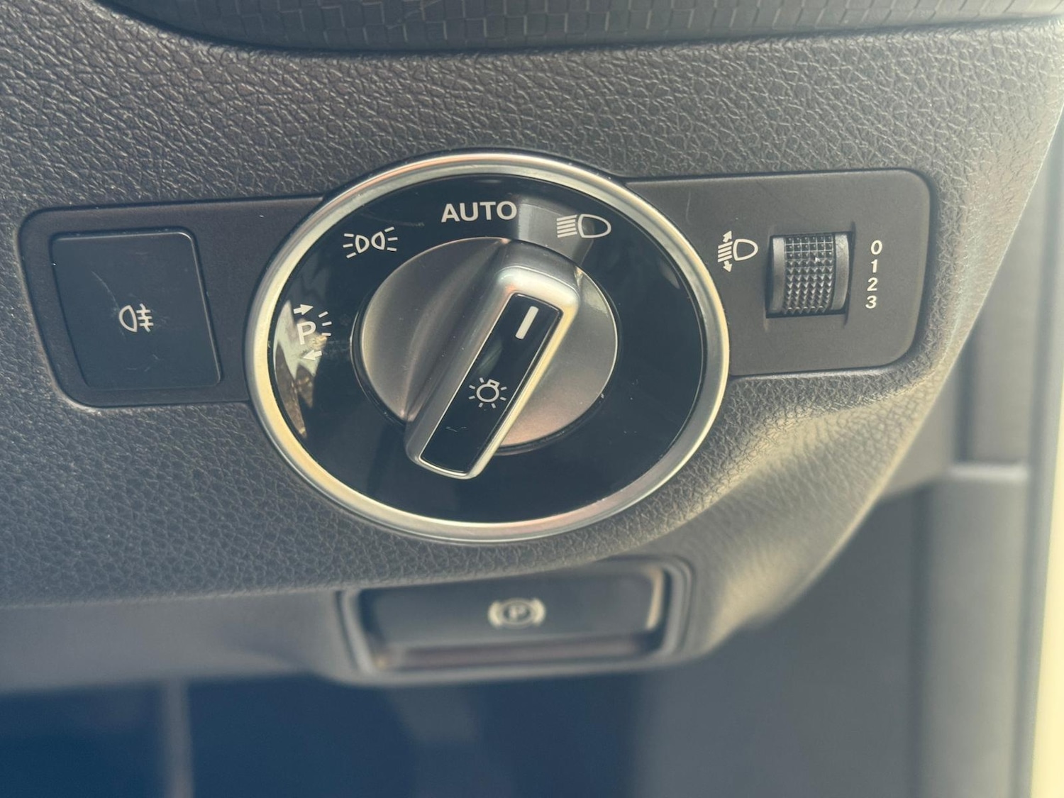 Used Mercedes-Benz A-Class 2015 for sale - 78091048: Photo 17