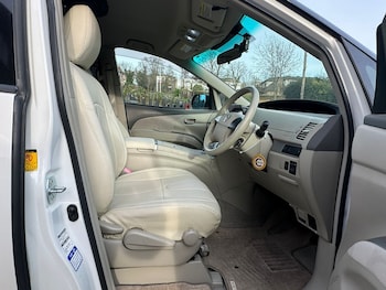 Used Toyota Estima 2010 for sale - 77049128: Photo