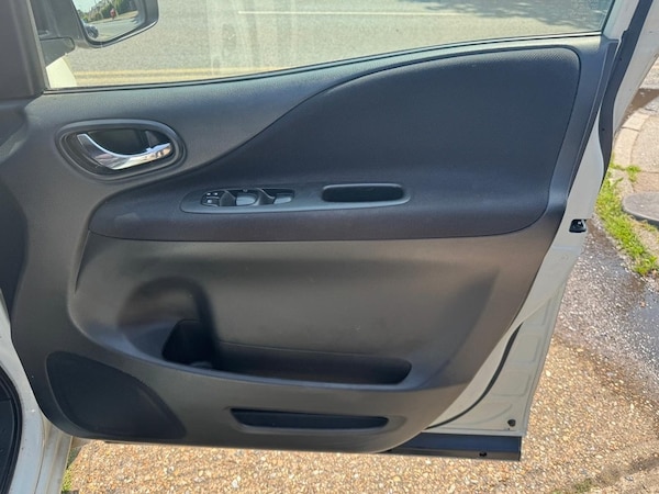 Used Nissan Serena 2023 for sale - 75019896: Photo 28