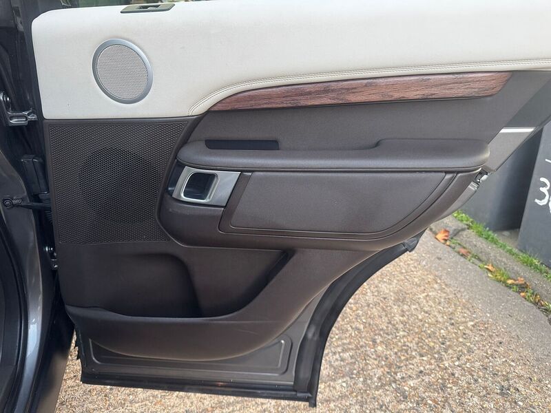 Used Land Rover Discovery 2017 for sale - 76476299: Photo 32