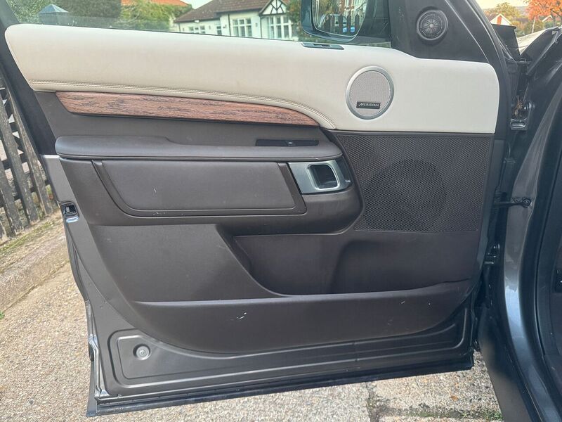 Used Land Rover Discovery 2017 for sale - 76476299: Photo 42