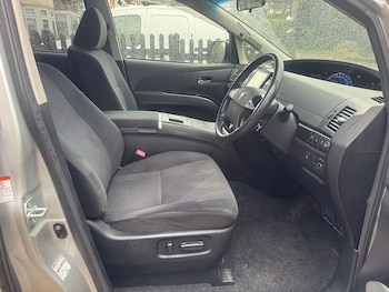 Used Toyota Estima 2015 for sale - 76962804: Photo