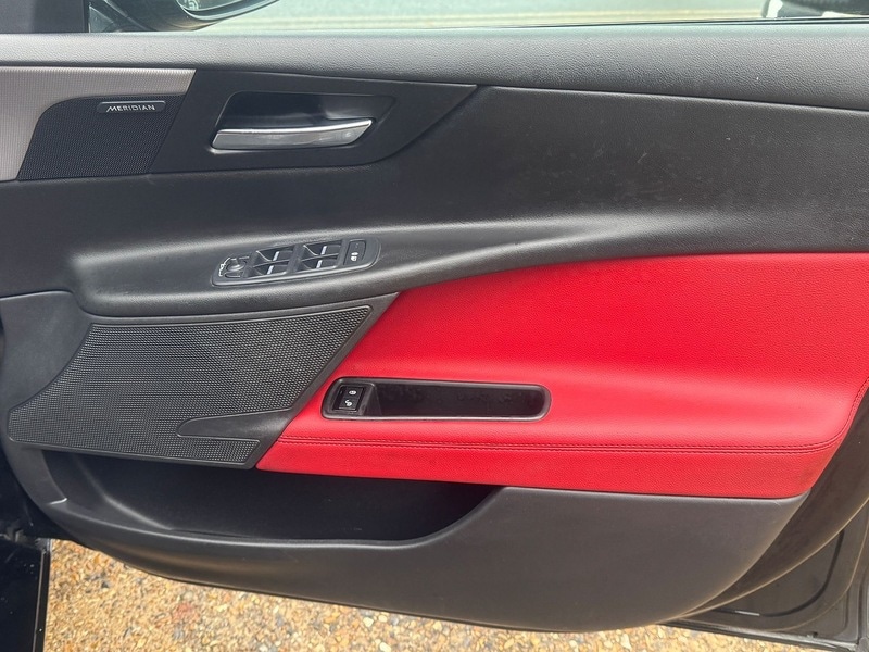 Used Jaguar XE 2016 for sale - 76553615: Photo 40