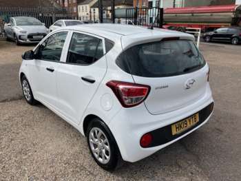 Used Hyundai i10 2019 for sale - 74381080: Photo