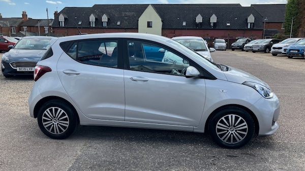 Used Hyundai i10 2017 for sale - 75587233: Photo 2