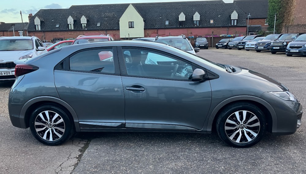 Used Honda Civic 2016 for sale - 76449379: Photo 2