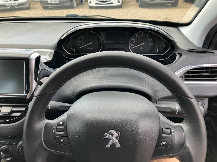 Used Peugeot 208 2017 for sale - 76312429: Photo 17
