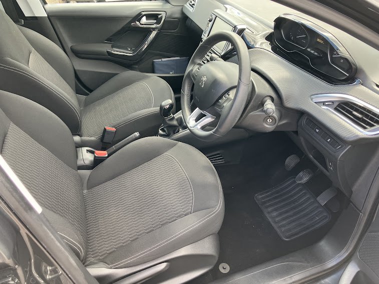 Used Peugeot 208 2017 for sale - 76312429: Photo 8