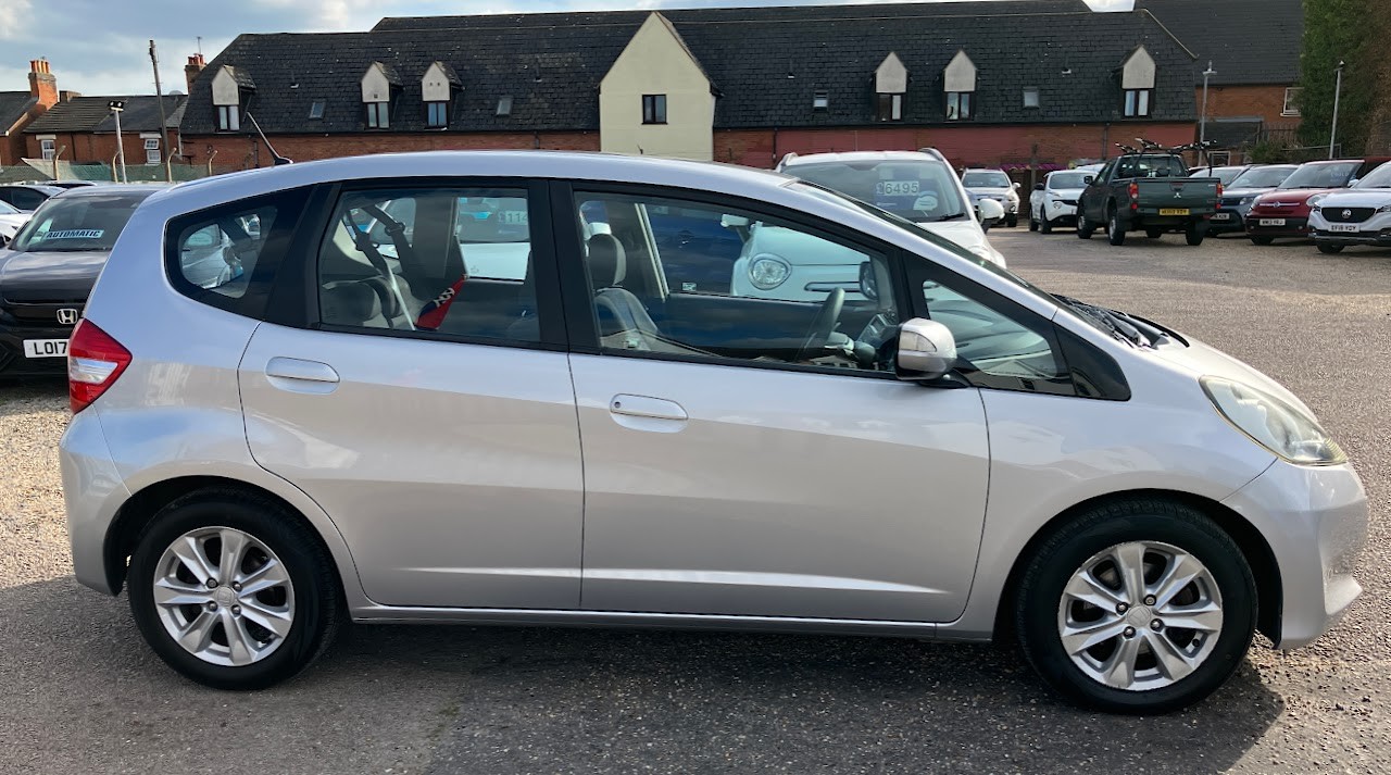 Used Honda Jazz 2011 for sale - 76120253: Photo 2