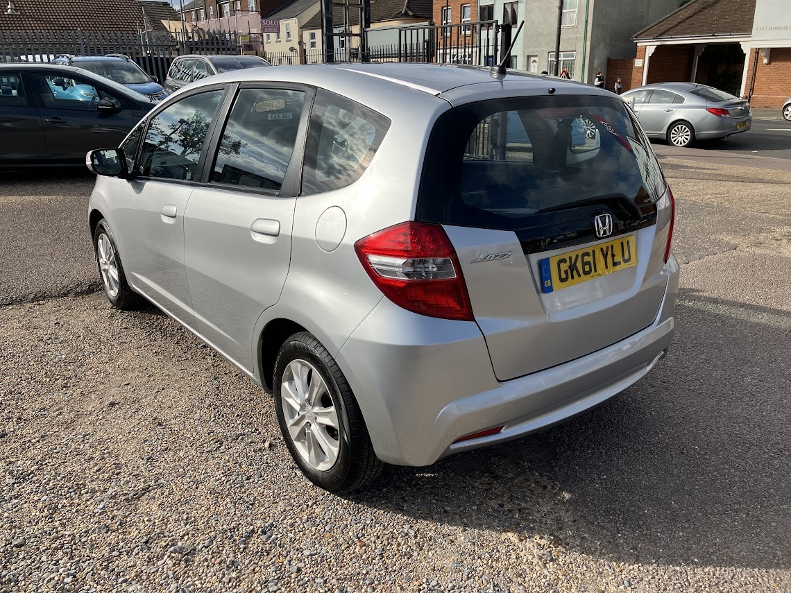 Used Honda Jazz 2011 for sale - 76120253: Photo 3