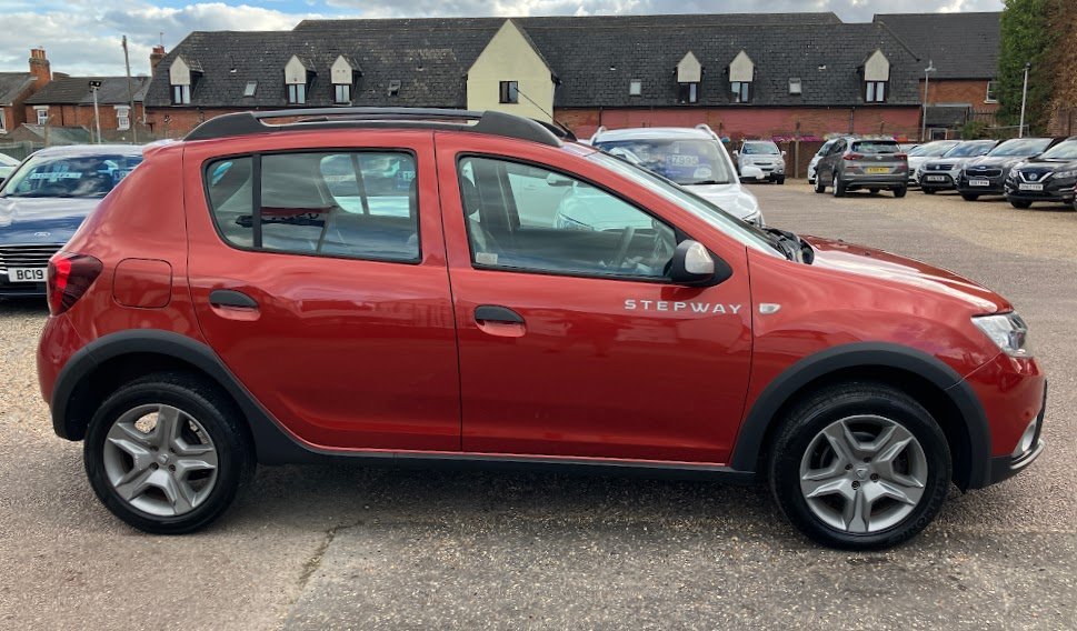 Used Dacia Sandero Stepway 2017 for sale - 75981968: Photo 2