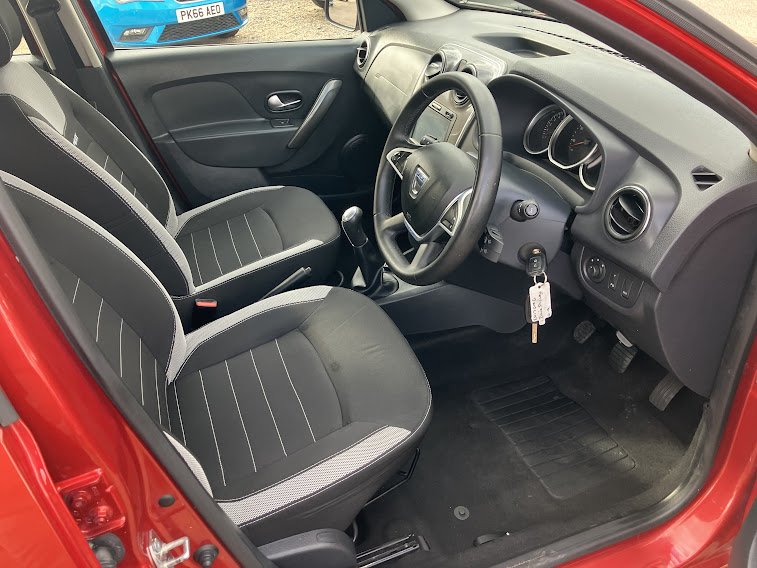 Used Dacia Sandero Stepway 2017 for sale - 75981968: Photo 9