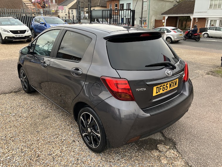 Used Toyota Yaris 2015 for sale - 76649837: Photo 3