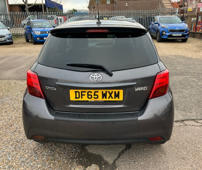 Used Toyota Yaris 2015 for sale - 76649837: Photo 8