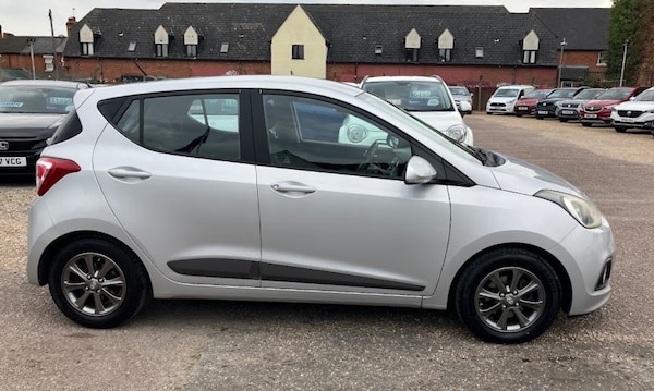 Used Hyundai i10 2014 for sale - 76149289: Photo 2