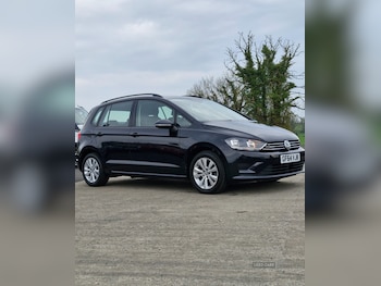 Volkswagen - Golf SV
