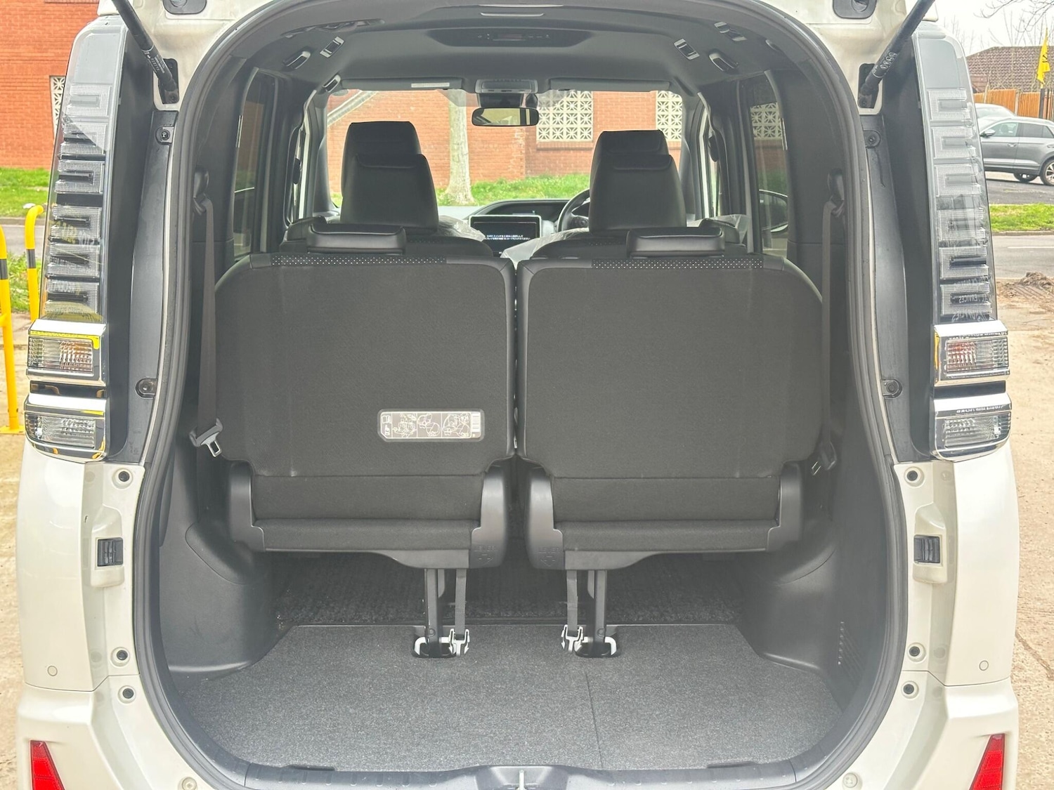 Used Toyota Voxy for sale - 78136096: Photo 15