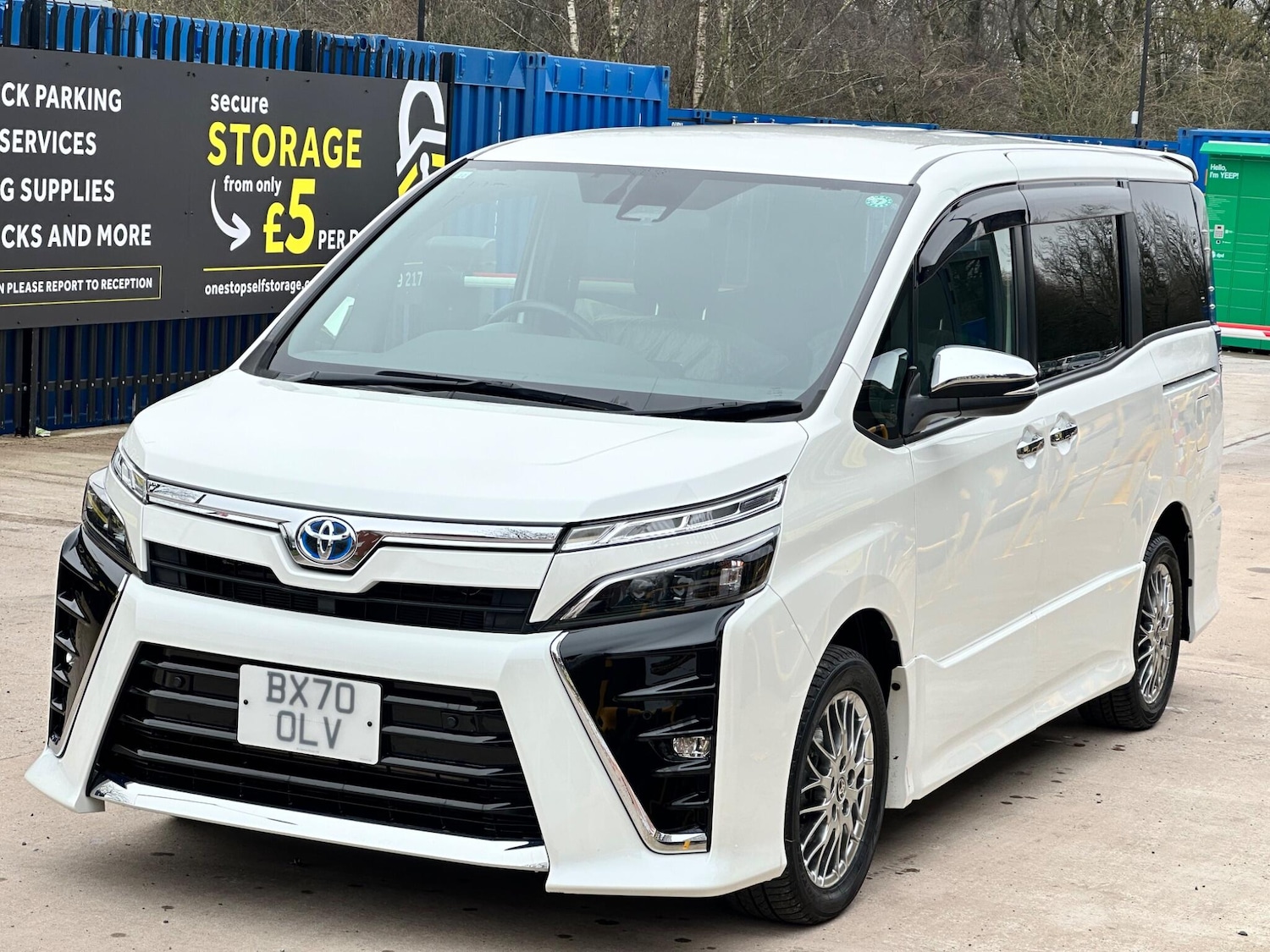 Used Toyota Voxy for sale - 78136096: Photo 2