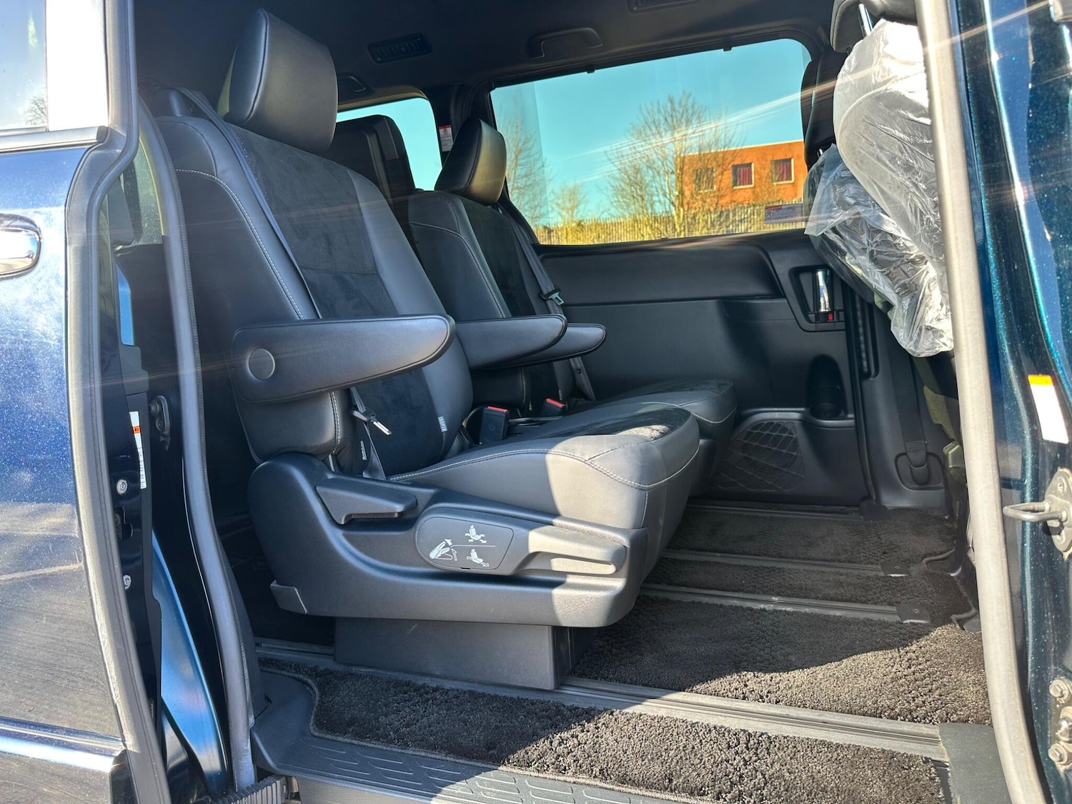 Used Toyota Voxy for sale - 77939393: Photo 18