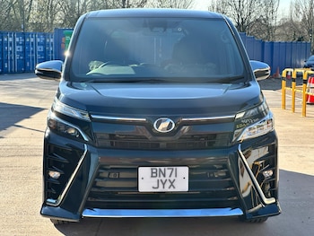 Used Toyota Voxy 2021 for sale - 77939393: Photo
