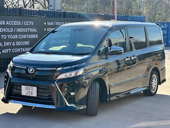 Used Toyota Voxy 2021 for sale - 77939393: Photo