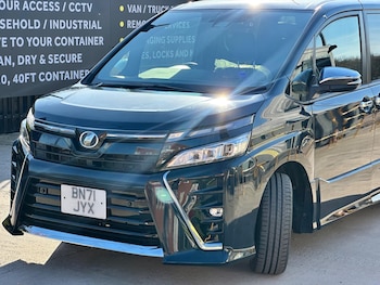 Used Toyota Voxy 2021 for sale - 77939393: Photo